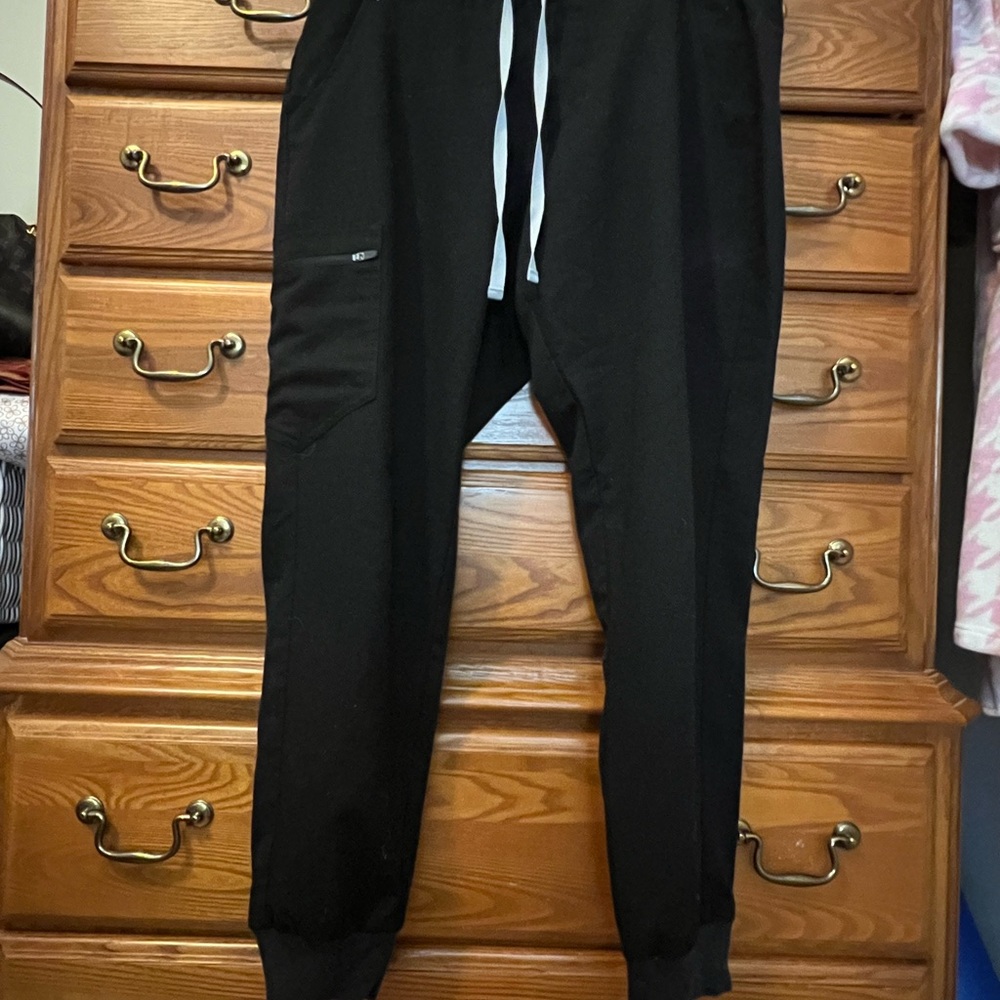 Figs- black scrub Joggers. Size L